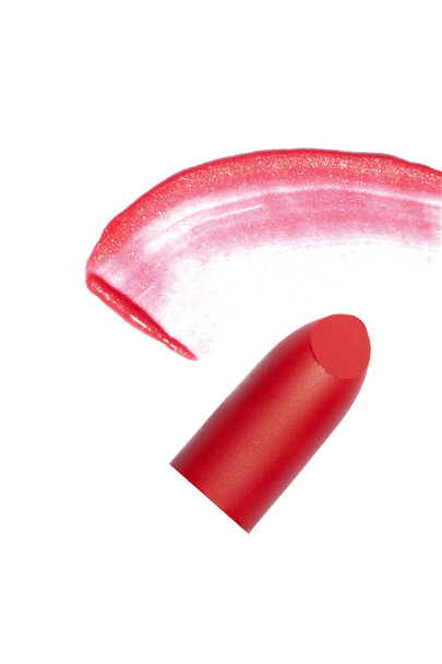 Lápiz labial rojo para mujer de cerca
 - Foto, Imagen