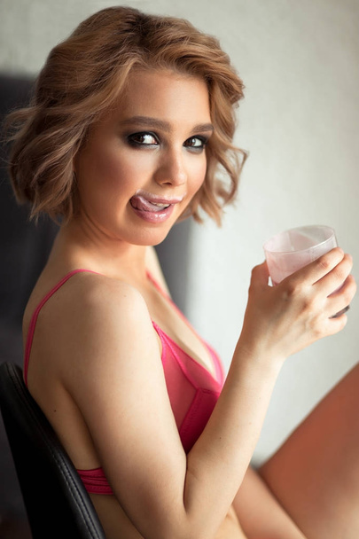 Sexy woman in lingerie in a bar with cocktail - focus on the face and the drink - Zdjęcie, obraz