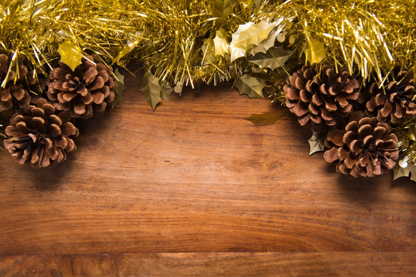 Tradiční vánoční pozadí na dřevěné pozadí s golde - Fotografie, Obrázek