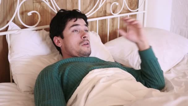 Кошмар, спальний Людина прокидається за страшний сон - Кадри, відео