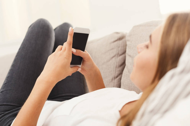 Girl at home chatting online on smartphone - Foto, Bild