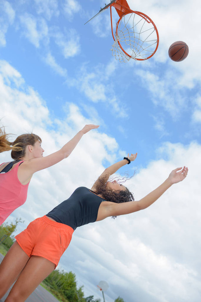 girls playing basketball and basketball - Fotoğraf, Görsel