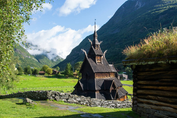 Церковь Боргунд Став, Согн-ог-Фьордане, Норвегия
 - Фото, изображение