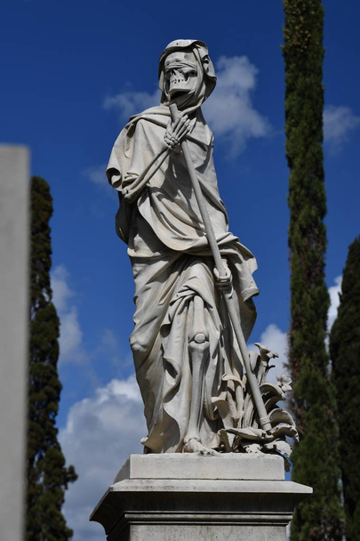 Englanti hautausmaa Firenzessä ihana patsaat
 - Valokuva, kuva