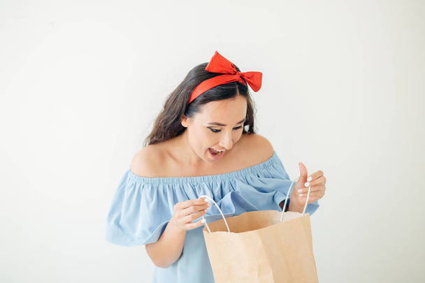 portrait beautiful happy surprised woman girl holding in her hands shopping bag - Foto, Bild