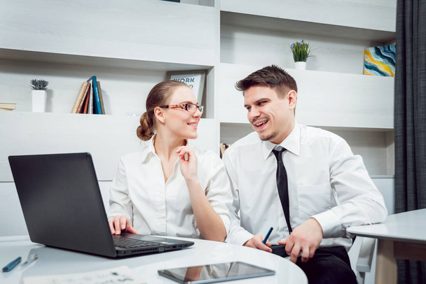 Woman adviser with businessman discussing strategy in office - Фото, изображение