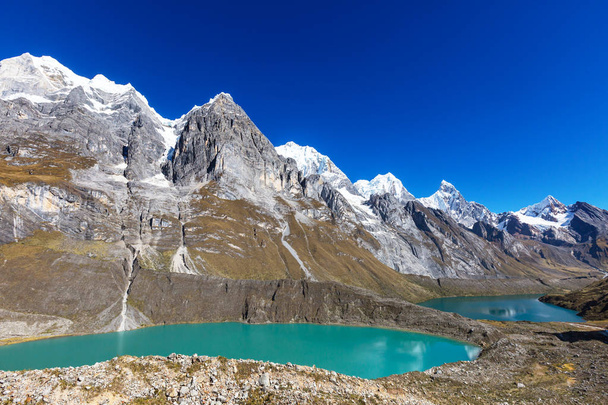 Las tres lagunas de la Cordillera Huayhuash, Perú  - Foto, imagen