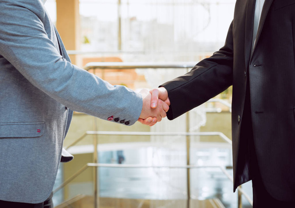Man adviser with a businessman. In the office. Handshake - Foto, imagen