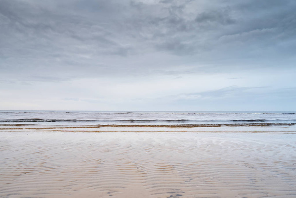 Берег Балтийского моря в ноябре. Латвия. Копирование пространства
 - Фото, изображение