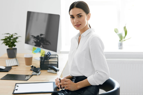 Business People. Portrait Of Woman In Office - Фото, изображение