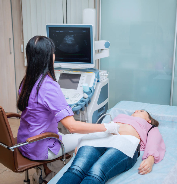 Doctor and patient. Ultrasound equipment. Diagnostics. Sonography. - Foto, Imagem