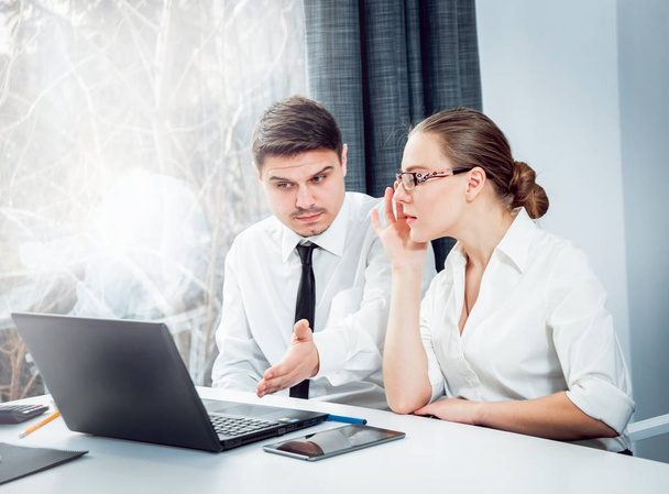 Woman adviser with businessman discussing strategy in office - Valokuva, kuva