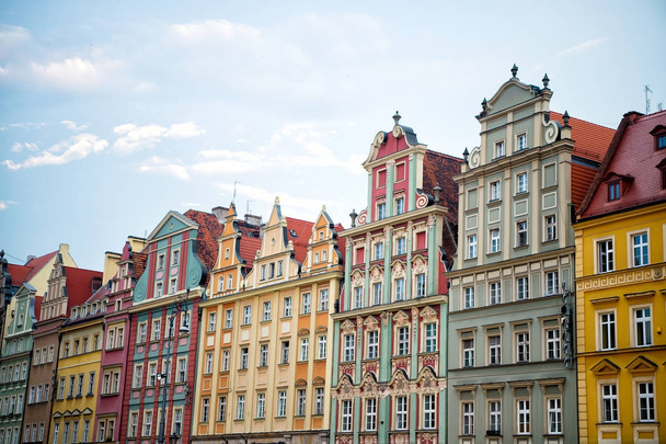 Houses with colorful facades on market square in wroclaw, poland - Φωτογραφία, εικόνα