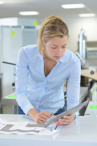 business woman using tablet for planning - Photo, Image