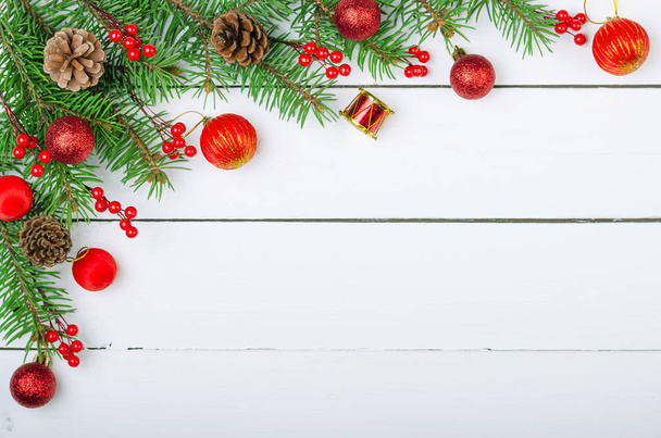 Christmas wooden background with Christmas tree branches and Xmas decorations. - Foto, immagini
