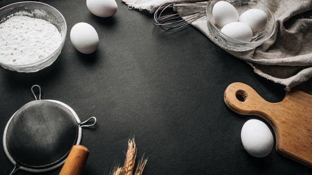 Eggs, wheat ears and cutting board - composition fir baking recipe template - Foto, imagen