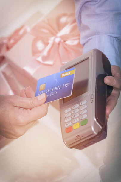 Оплата безконтактною кредитною або дебетовою карткою
 - Фото, зображення