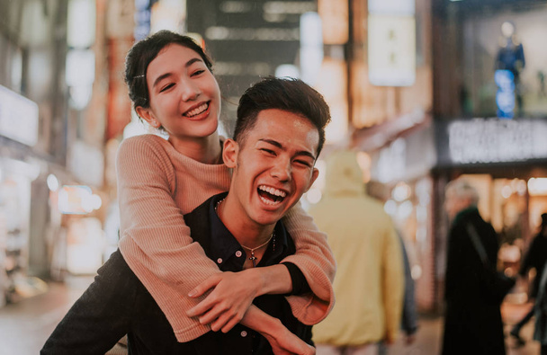 Young japanese couple spending time together in Tokyo - Foto, immagini