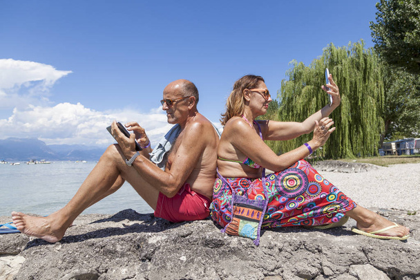 mature couple having fun watching a laptop - Фото, зображення
