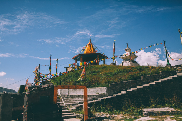 traditional architecture and colorful prayer flags in Indian Himalayas, Rohtang Pass - Φωτογραφία, εικόνα