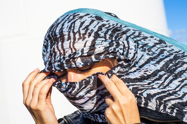Chica musulmana vistiendo higab
 - Foto, imagen