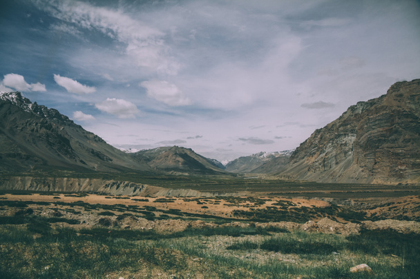 nyugodt jelenet a fenséges hegyek-völgy indiai Himalája, Ladakh-régió - Fotó, kép