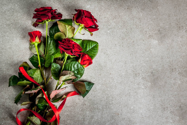 Bouquet of red roses - 写真・画像