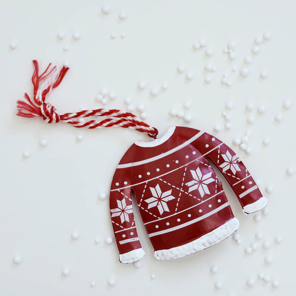 ornamento de Natal e neve falsa
 - Foto, Imagem