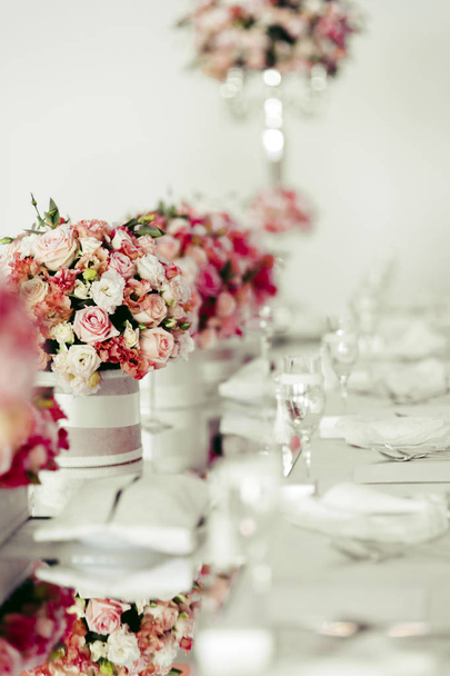 Beautiful wedding table arrangement - Foto, Bild