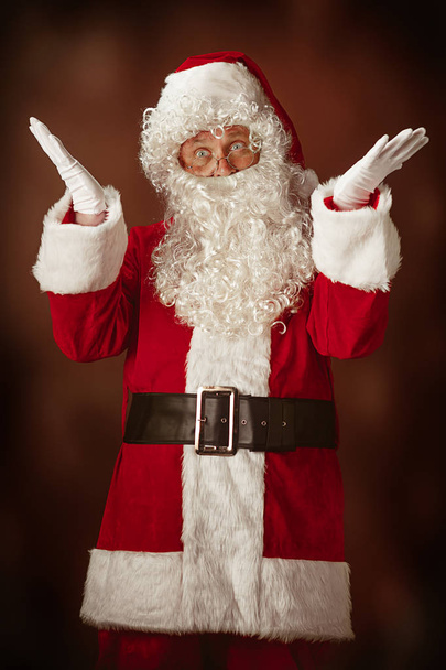 Portrait of Man in Santa Claus Costume - Foto, Bild