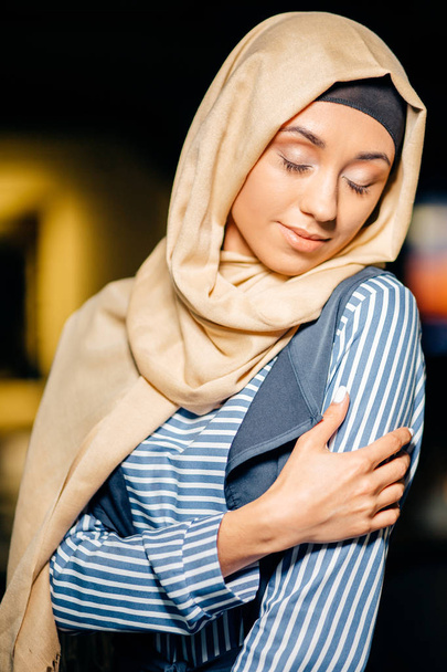 pretty muslim girl in hijab in cafe - Fotó, kép