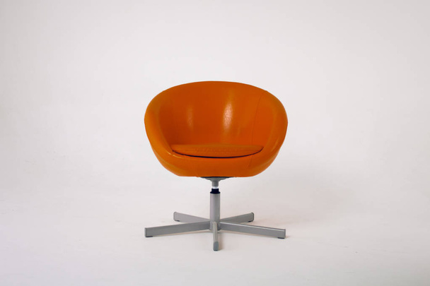 orange chair on a white background - Foto, afbeelding