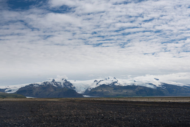雪覆われた山の風景、アイスランド冬のシーズン - 写真・画像