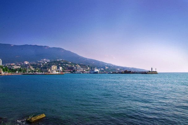 Quay na cidade de Yalta. Crimeia, Ucrânia
 - Foto, Imagem