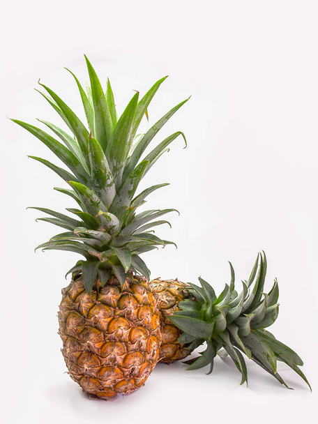 Zralý ananas, zdravé ovoce. - Fotografie, Obrázek