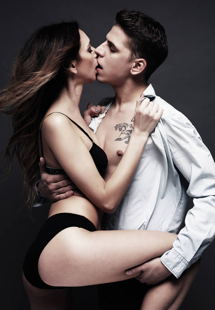 fashion and people concept: Fashion shoot of a sexy couple - Foto, Imagem