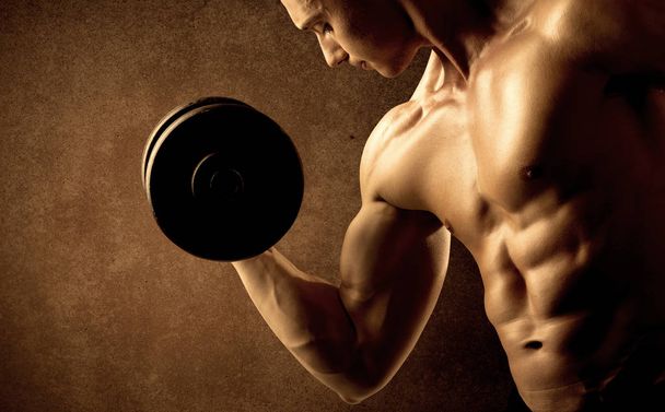 Muscular fit bodybuilder athlete lifting weight  - Фото, изображение