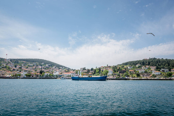 Вид на остров Хейбелиада в Стамбуле, Турция
 - Фото, изображение