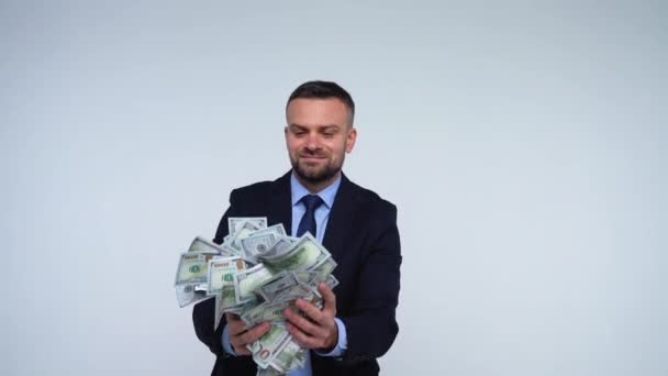 Man is smelling, throws and enjoys the falling dollar bills - Záběry, video