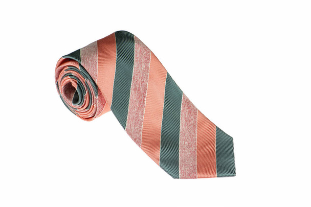 крупним планом елегантна стильна краватка, загорнута та ізольована на білому тлі, помаранчева та сіра смугаста краватка
 - Фото, зображення