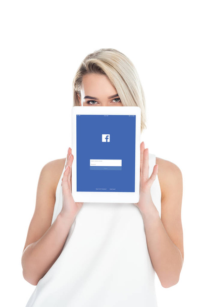 Woman presenting digital tablet with facebook app, isolated on white - Фото, зображення