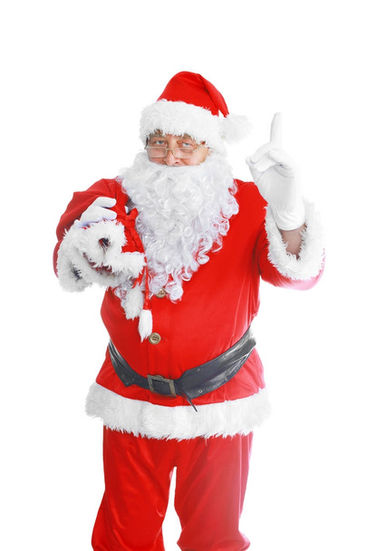 Todellinen Joulupukki kuljettaa iso pussi täynnä lahjoja, eristetty valkoisella taustalla
 - Valokuva, kuva