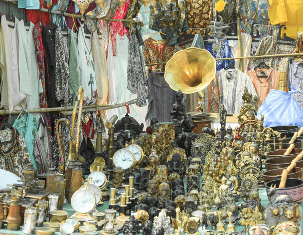 Showcase with souvenirs shop goods from Tibet - Fotografie, Obrázek