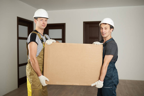 Dělníci, stěhování nábytku - Fotografie, Obrázek