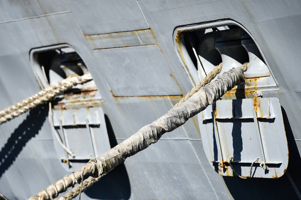 Mooring heavy duty rope used in harbor - Φωτογραφία, εικόνα