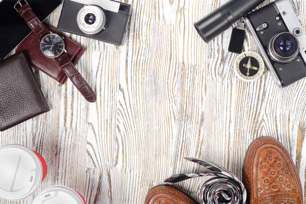 Κλασικό στυλ Ανδρικά παπούτσια smartphone γραβάτα τσάντα φωτογραφική μηχανή ρολογιών - Φωτογραφία, εικόνα