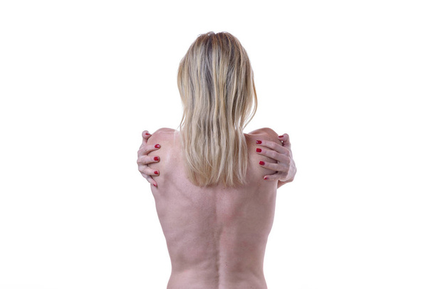 Πίσω προβολή από μια γυμνή γυναίκα ξανθιά - Φωτογραφία, εικόνα