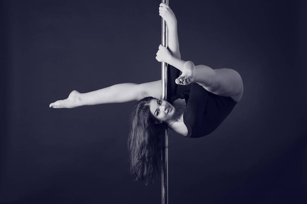 pole dance - Foto, afbeelding