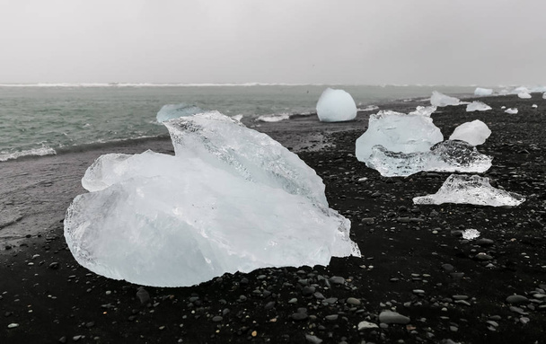 Ices in Jokulsarlon Beach, Iceland - Foto, afbeelding