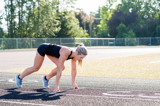 Young Female Athlete Working Out on Track - Foto, Imagen